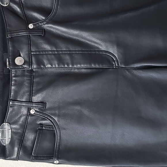 Express Black Faux Leather High Waisted 90's Slim Leg Pants Sz 4 - Picture 6 of 9